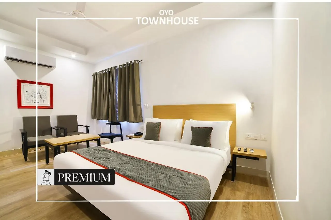 Oyo Townhouse 120 Shushant Lok Gurgaon Hotel